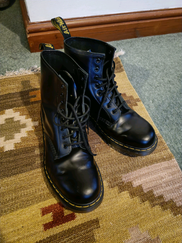 gumtree doc martens